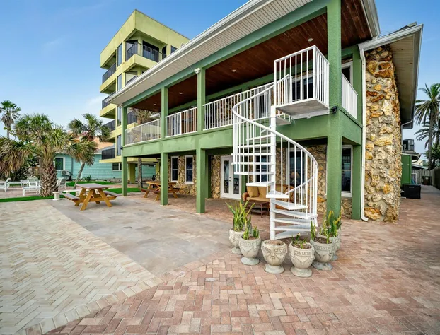 Stones Throw Beachfront Luxury Suites hotel detail image 2