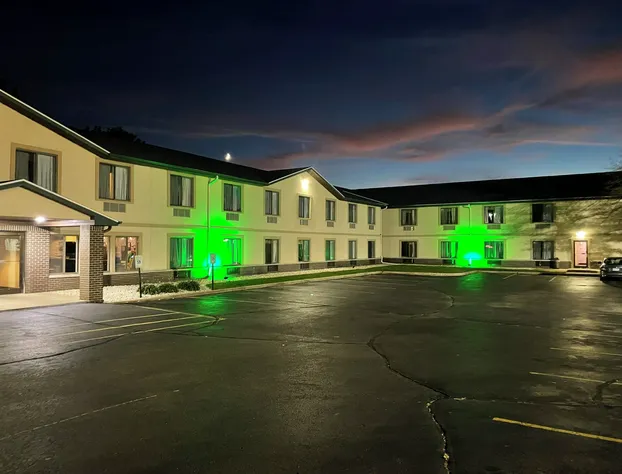 Delavan Inn and Suites hotel detail image 1