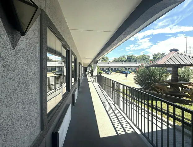 Hotel O Regency Suites Houston - IAH Beltway 8 hotel detail image 2