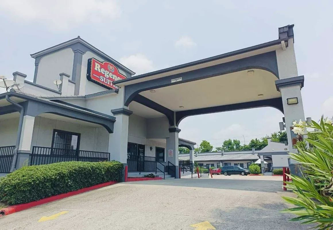 Hotel O Regency Suites Houston - IAH Beltway 8 hotel hero