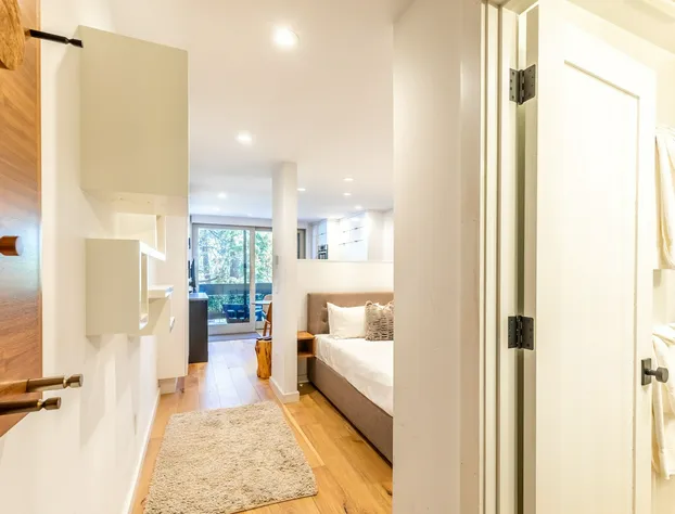 Modern Hotel-Style Studio - Timber Creek Lodge #210 by RedAwning hotel detail image 3