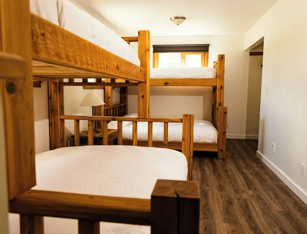 Kings Den resort hotel detail image 2