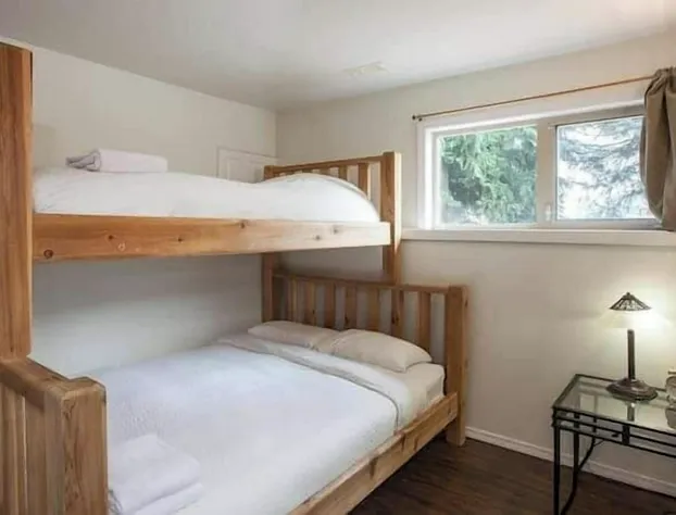 Kings Den resort hotel detail image 3