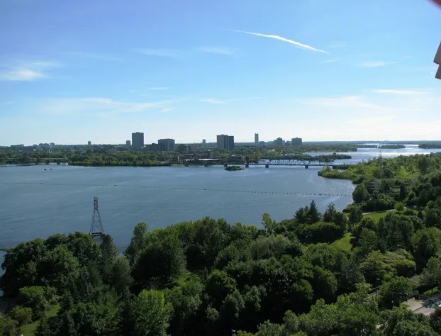 Hôtel Chateauneuf Gatineau—Ottawa hotel detail image 1