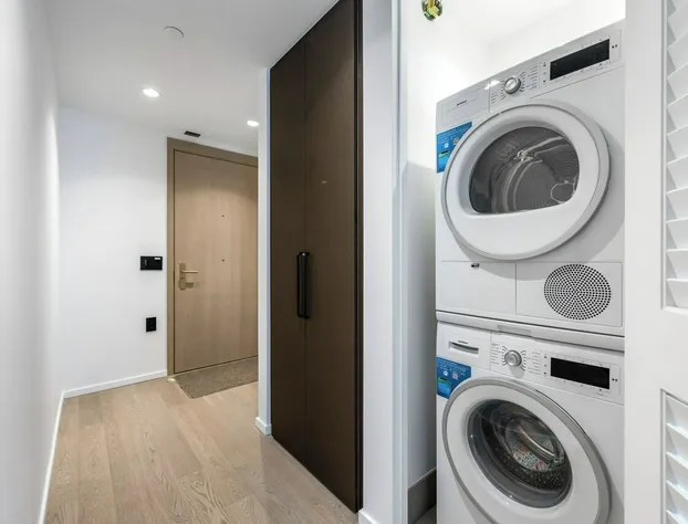 Chic Urban Stylish Condo in Downtown V hotel detail image 2