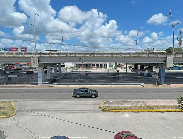 Hotel Balxibá AlbercayEstacionamiento hotel detail image 1