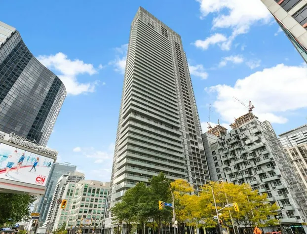 Comfy Suites Rogers Centre Free Parking hotel detail image 1