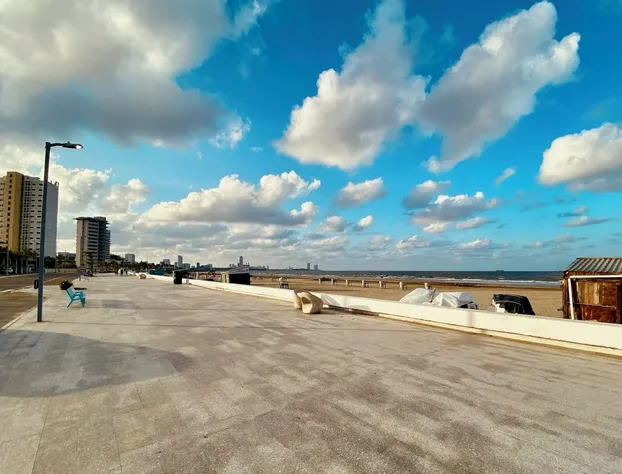 Con alberca y vista al mar 2 TV's y Netflix hotel detail image 2