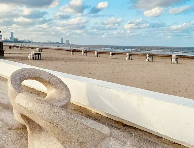 Con alberca y vista al mar 2 TV's y Netflix hotel detail image 4