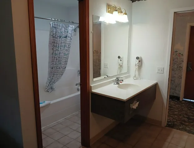 Glacier Gateway INN hotel detail image 3