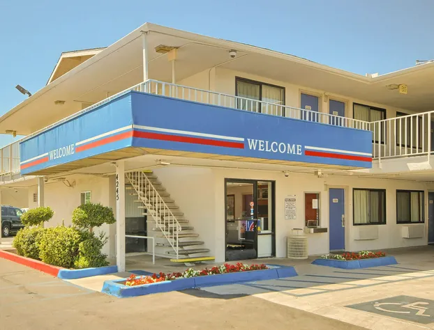 Motel 6 Fresno, CA - Blackstone North hotel detail image 1