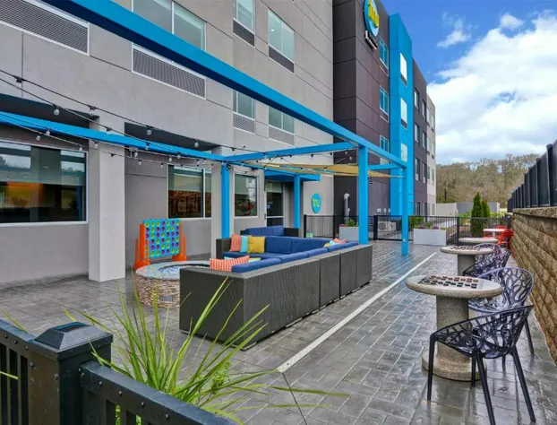 Tru By Hilton Augusta Washington Road hotel detail image 3