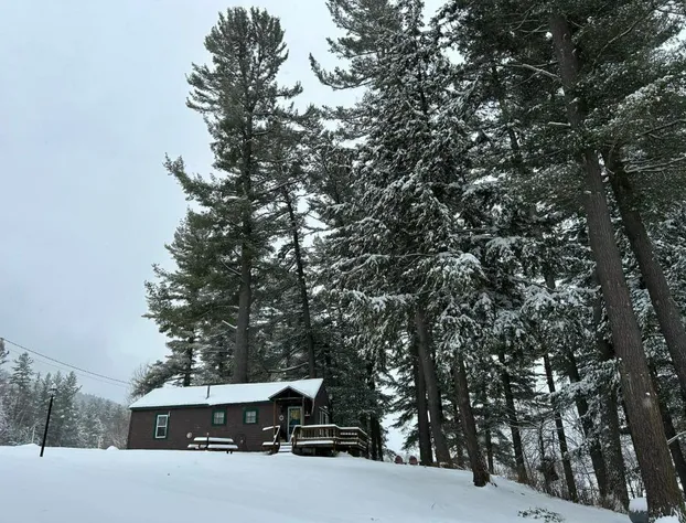 Paddler's Rest Lakeside Cabins and Hotel hotel detail image 2