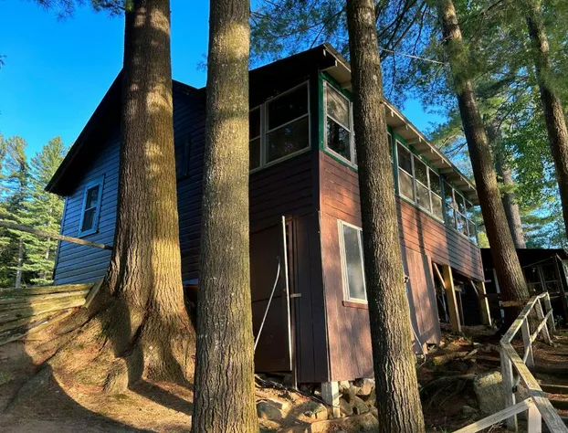 Paddler's Rest Lakeside Cabins and Hotel hotel detail image 3