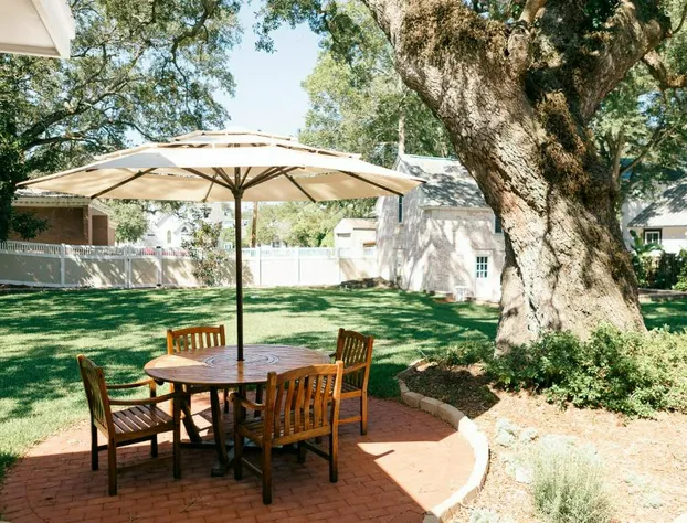 The Carriage House Inn Bed and Breakfast hotel detail image 4