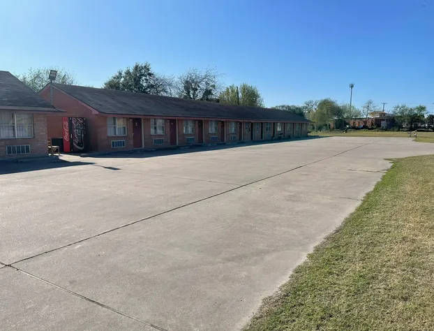 Lakeside Inn & Suites by OYO Mathis I 37 hotel detail image 4