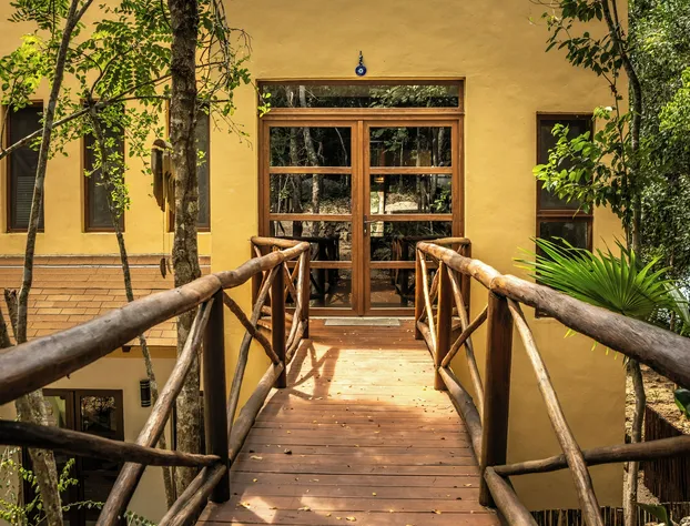 Casa Relaxo Waterfront Villa with Private Dock in Bacalar Lagoon hotel detail image 1