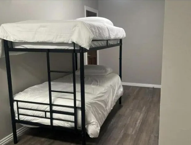 Oakland Courtyard hotel detail image 1