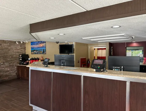 Econo Lodge Hickory hotel detail image 3