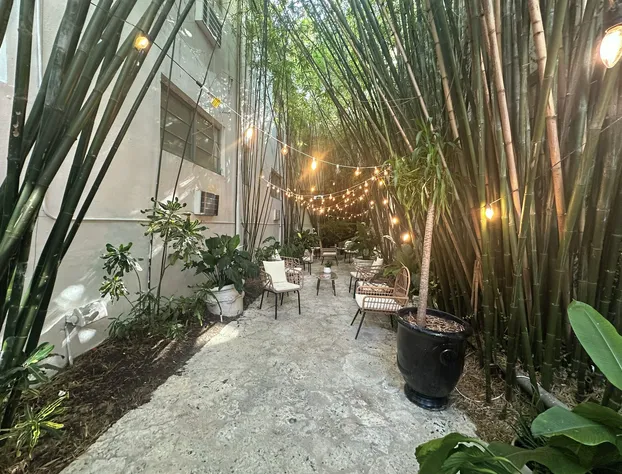 Maxines Dorset Catalina Hotel hotel detail image 4