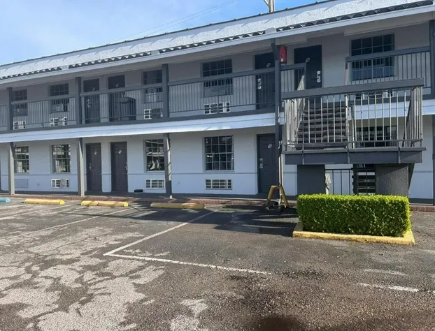 Quality Inn & Suites hotel detail image 1