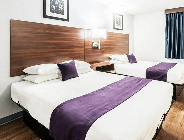 Knights Inn Pilot Mountain hotel detail image 4