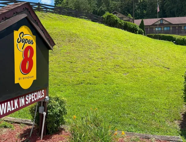 Super 8 by Wyndham Helen hotel detail image 3