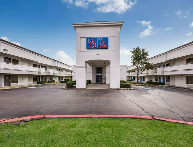 Studio 6 Irving, TX - Irving DFW Airport East hotel detail image 2