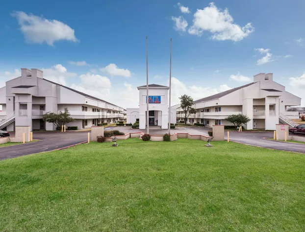 Studio 6 Irving, TX - Irving DFW Airport East hotel detail image 4