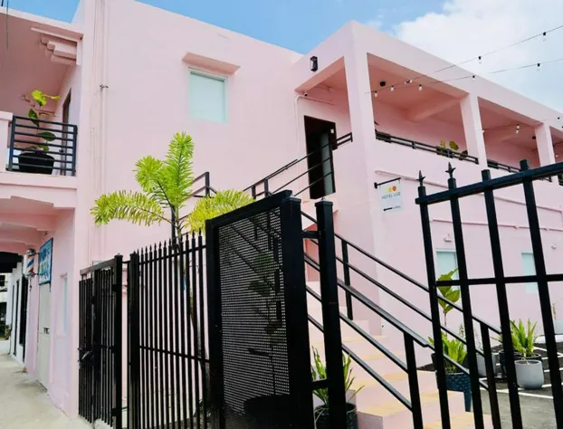 Room 16: Grand King Suite w/ Desk & Sofa Bed hotel detail image 3