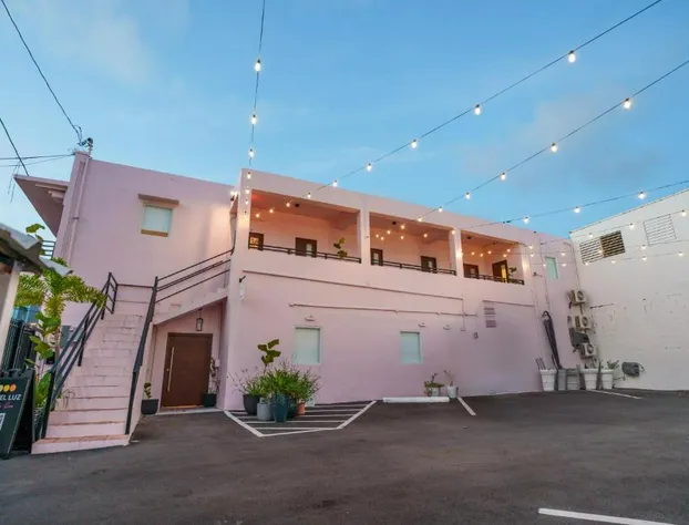 Room 14: Chill City Veranda Near Miramar hotel detail image 1