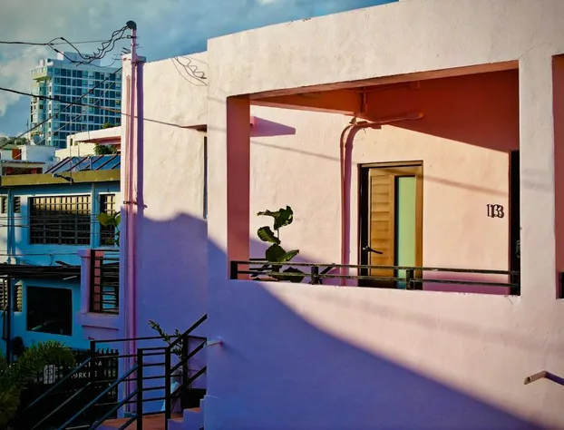 Room 4: Compact Bunk Room in Arts District hotel detail image 3