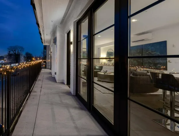 121 Hotel Floor 2 Buyout by Avantstay Entire Second Floor Buyout of 121 Hotel! Sleeps 18 hotel detail image 4