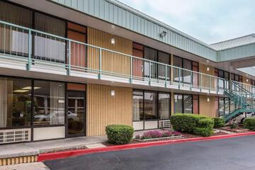 Executive Inn - Lawton hotel detail image 4