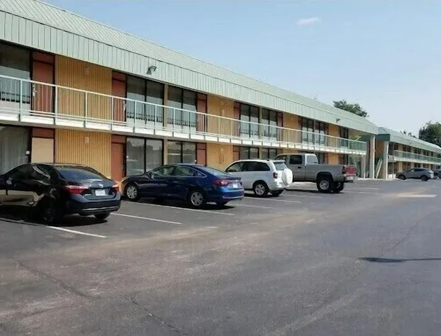 Executive Inn - Lawton hotel detail image 1