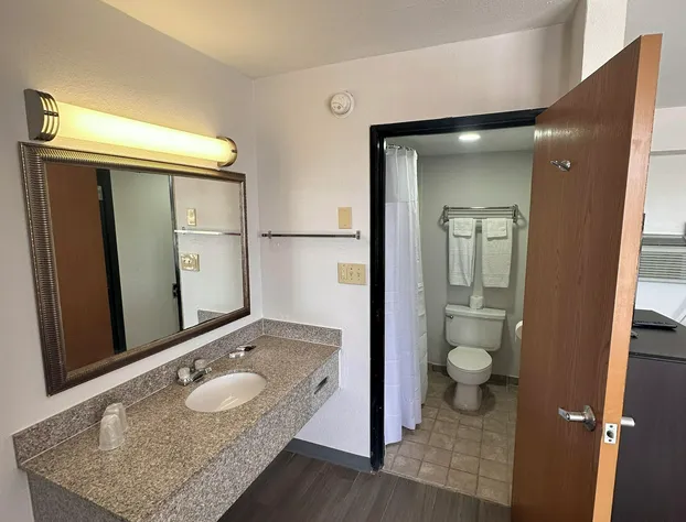 Executive Inn - Lawton hotel detail image 4