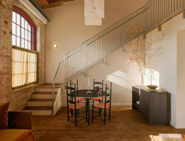 Pocketbook Hotel and Bath hotel detail image 3