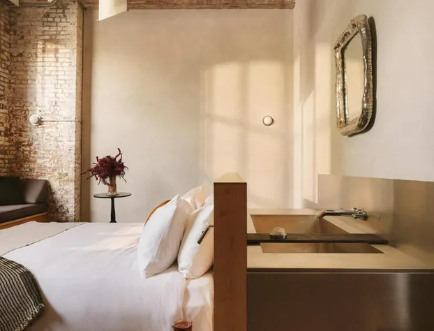 Pocketbook Hotel and Bath hotel detail image 4