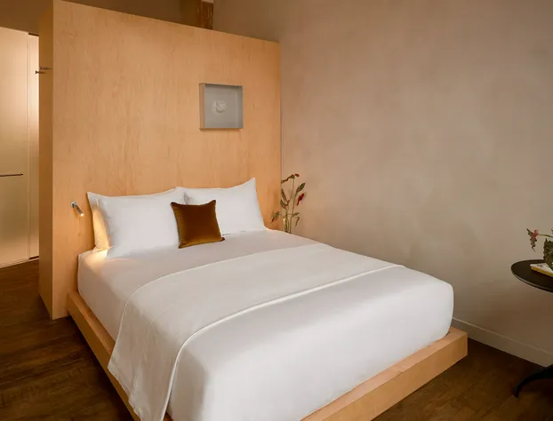 Pocketbook Hotel and Bath hotel detail image 4