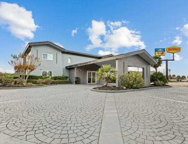 Days Inn & Suites by Wyndham Texas City hotel detail image 1