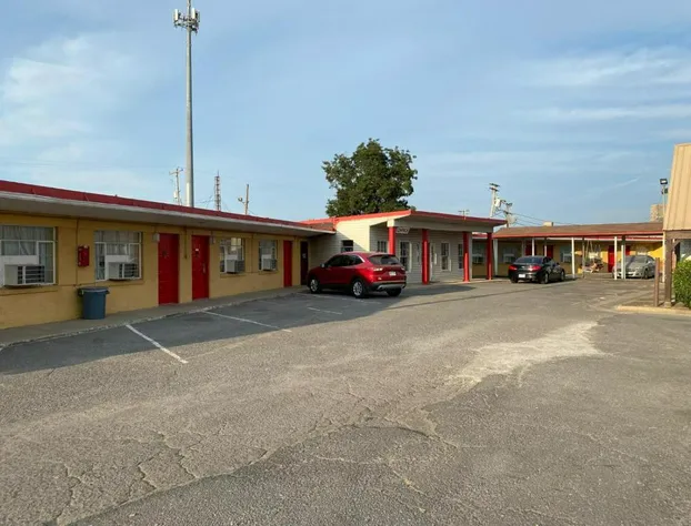 Deluxe Inn hotel detail image 1