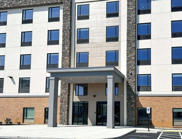 Studio 6 Richmond Airport hotel detail image 1