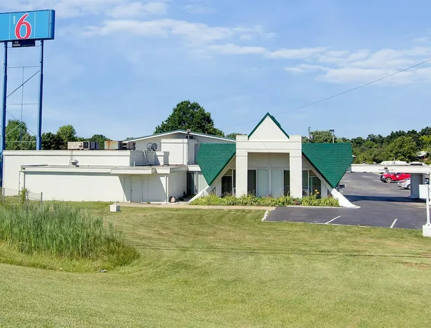 Wingate by Wyndham Geneva at SPIRE Academy hotel detail image 1