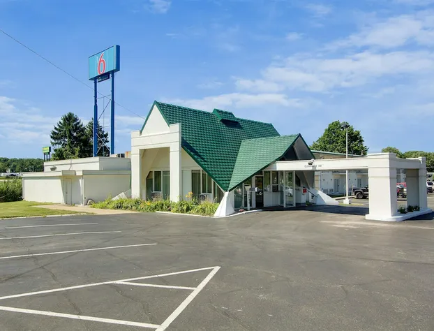 Wingate by Wyndham Geneva at SPIRE Academy hotel detail image 2