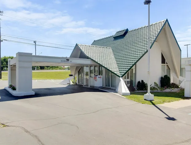 Wingate by Wyndham Geneva at SPIRE Academy hotel detail image 3