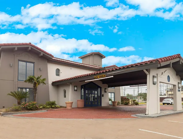 Studio 6 - Beaumont, TX hotel detail image 1