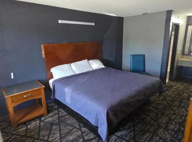 c towninn and suites hotel detail image 1