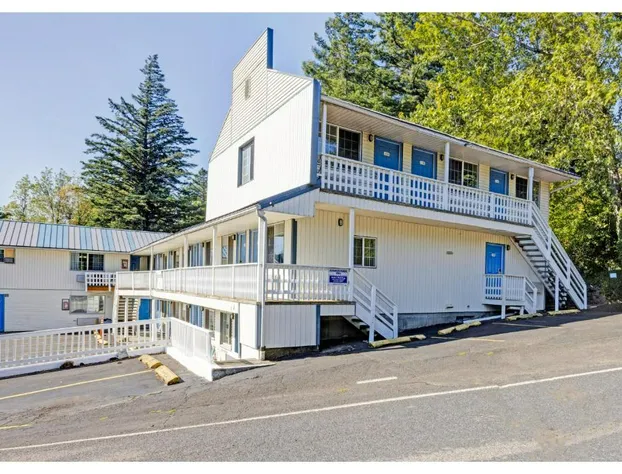 Capital O Stevenson Inn Riverside hotel detail image 1