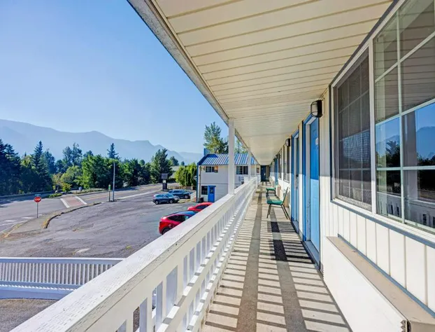 Capital O Stevenson Inn Riverside hotel detail image 4