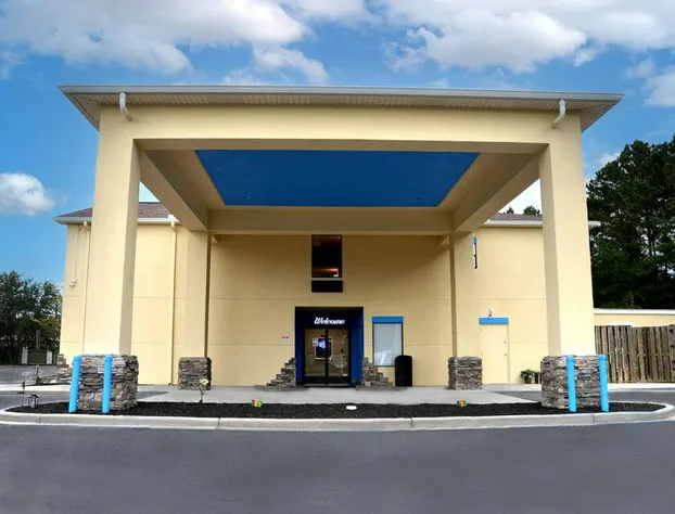 Coastal Comfort Hotel hotel detail image 4